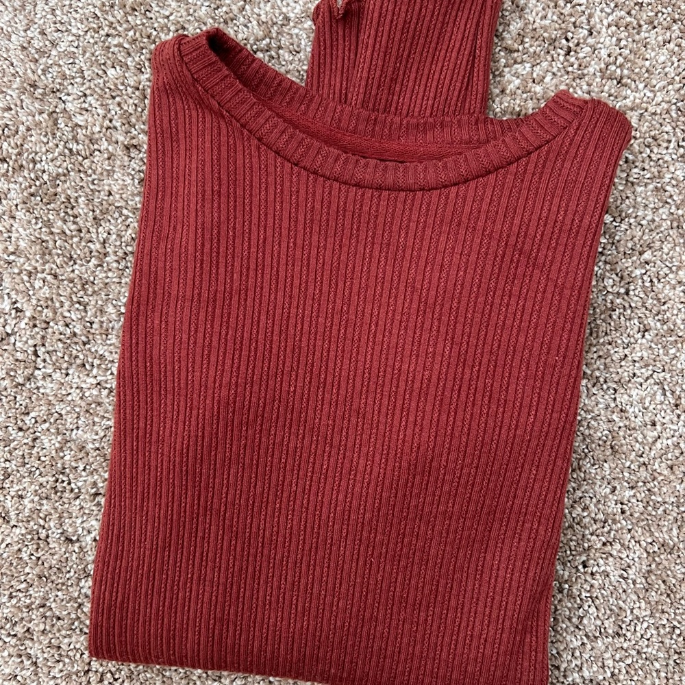 OGL Cropped Ribbed Top - Picture 2 of 10